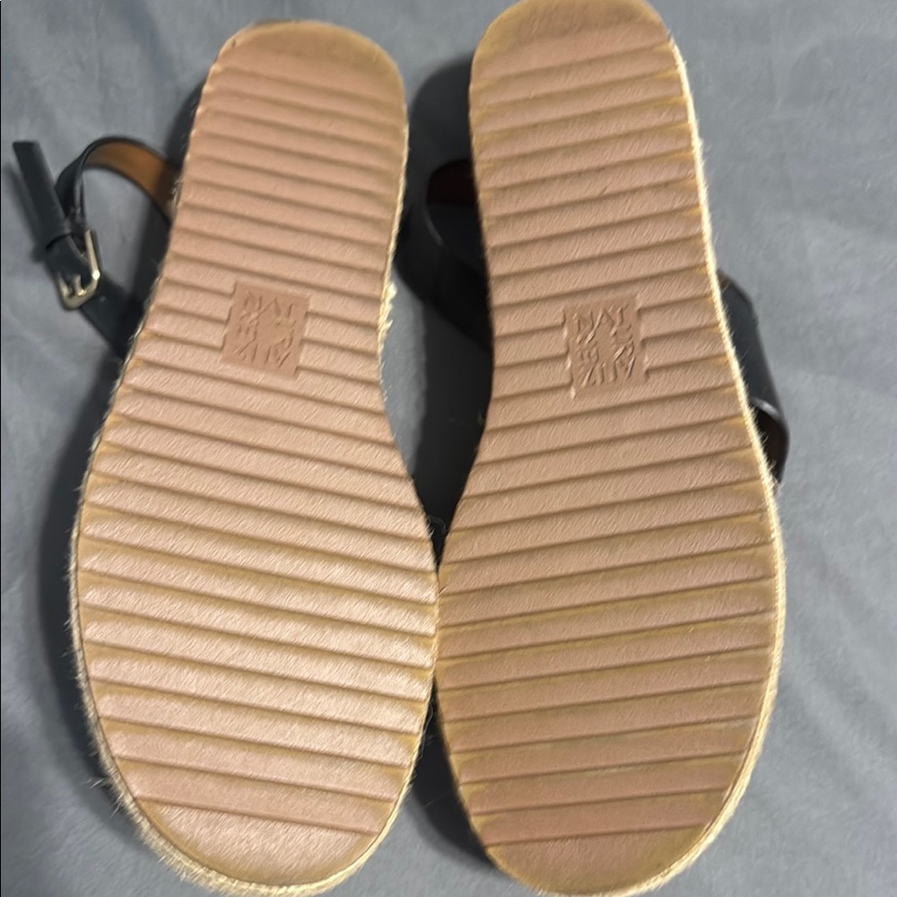 Naturalizer Black Sandals with Cross Straps size 9 - Picture 2 of 4